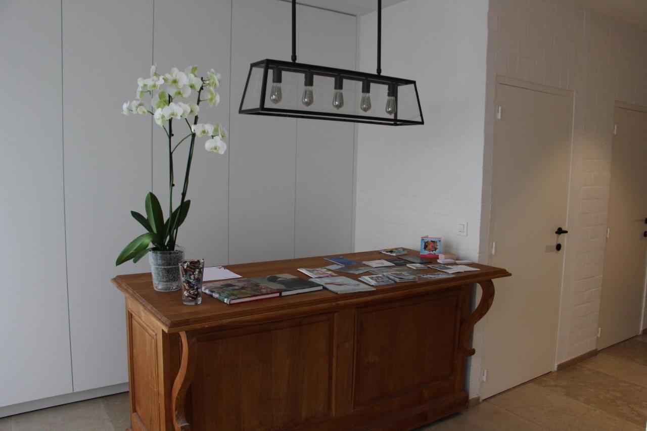 & Leon Oostende